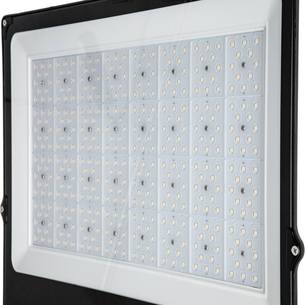 Nahaufnahme der LED-Chips im AML® LED Flutlichtstrahler der FLP2-Reihe für gleichmäßige Lichtverteilung und stabile Lichtleistung