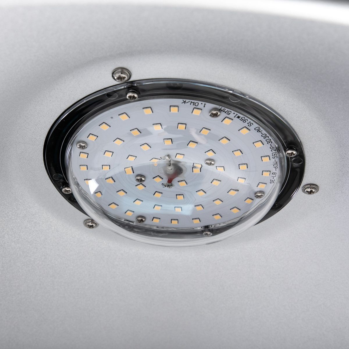 Nahaufnahme des LED-Moduls mit Lumileds LED-Chips im LED Hallenstrahler AML® HBB2-60