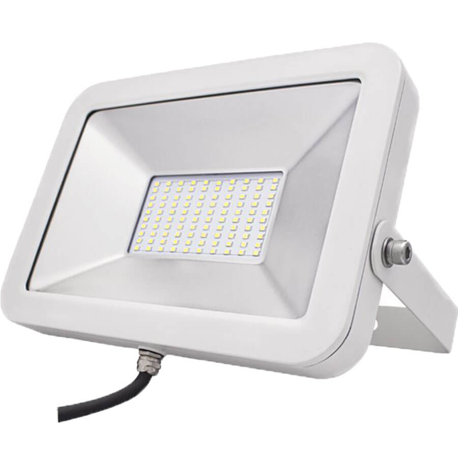 LED Strahler AML-FL, weißes Gehäuse, schräge Perspektive.