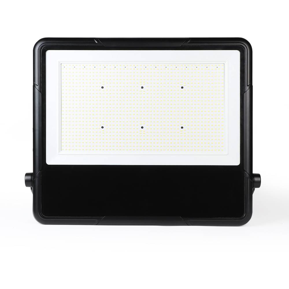LED Flutlichtstrahler AML® FLX-400 D – dimmbar, 60.000lm, 400W, 4.000K, IP66, 5 Jahre Garantie 1 Leistungsstarker LED-Flutlichtstrahler der AML FLX-Reihe, Frontansicht mit hellen Lumileds-Chips